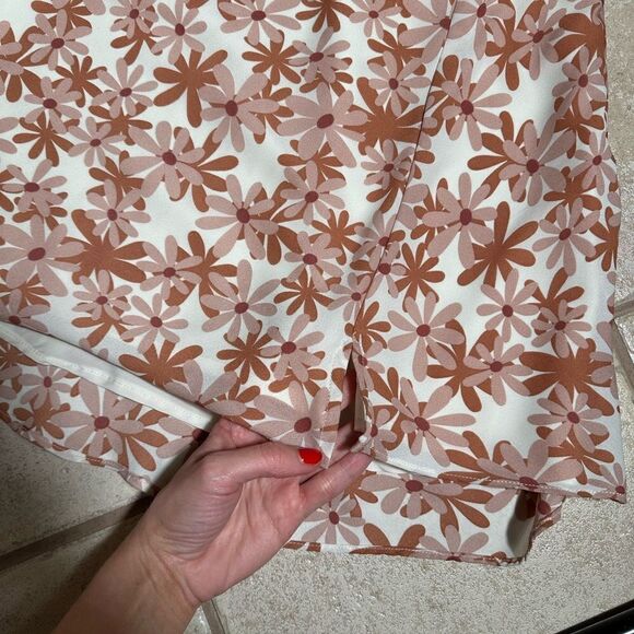 Le Lis Feminine Pink & Nude Tan Daisy Print Skirt Set - Picture 9 of 14